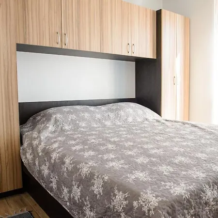 Lela Apartment *
